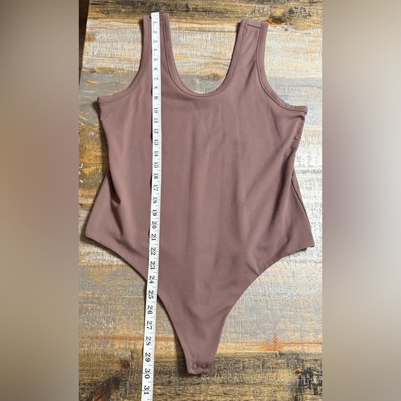 nuuds seamless scoop tank Bodysuit - Picture 6 of 6